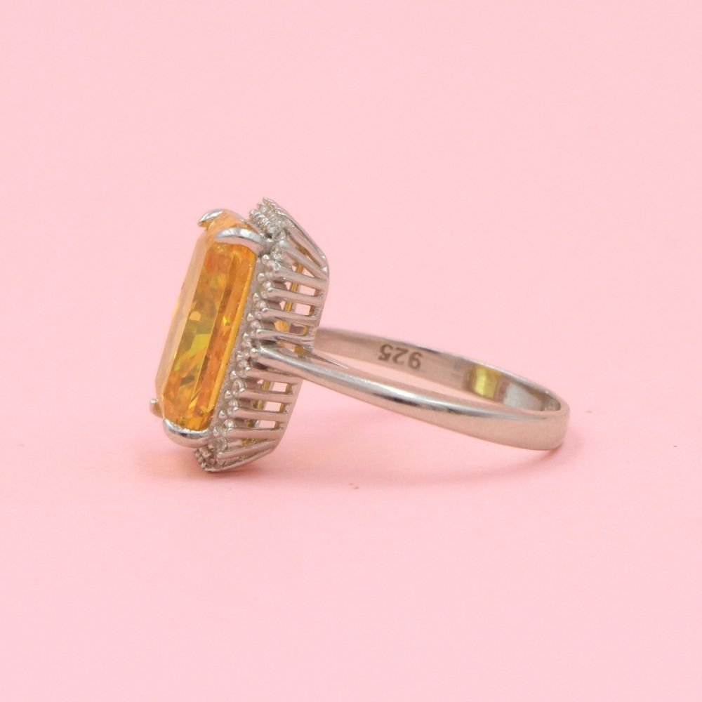 Anillo Especial con Zirconia Cuadrada Color Anaranjado Ambar mod. 0698