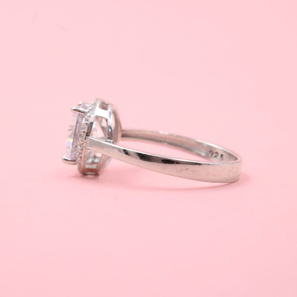 Anillo Solitario de Plata .925 Diseño Circular con Incrustación de Zirconias mod. 0999