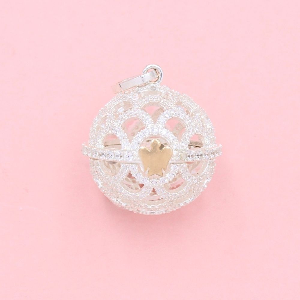 Dije de Plata .925 Llamado de Ángeles en Forma de Esfera Calada Incrustada con Zirconias mod. 1347