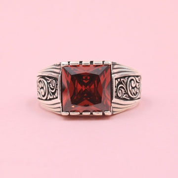 Anillo de Plata .925 Diseño Turco con Incrustación de Granate 1072
