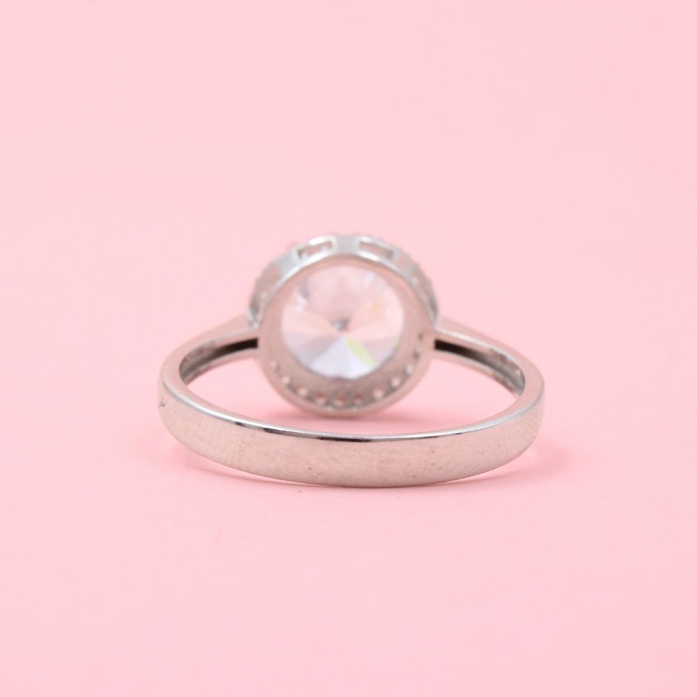 Anillo Solitario de Plata .925 Diseño Circular con Incrustación de Zirconias mod. 0999