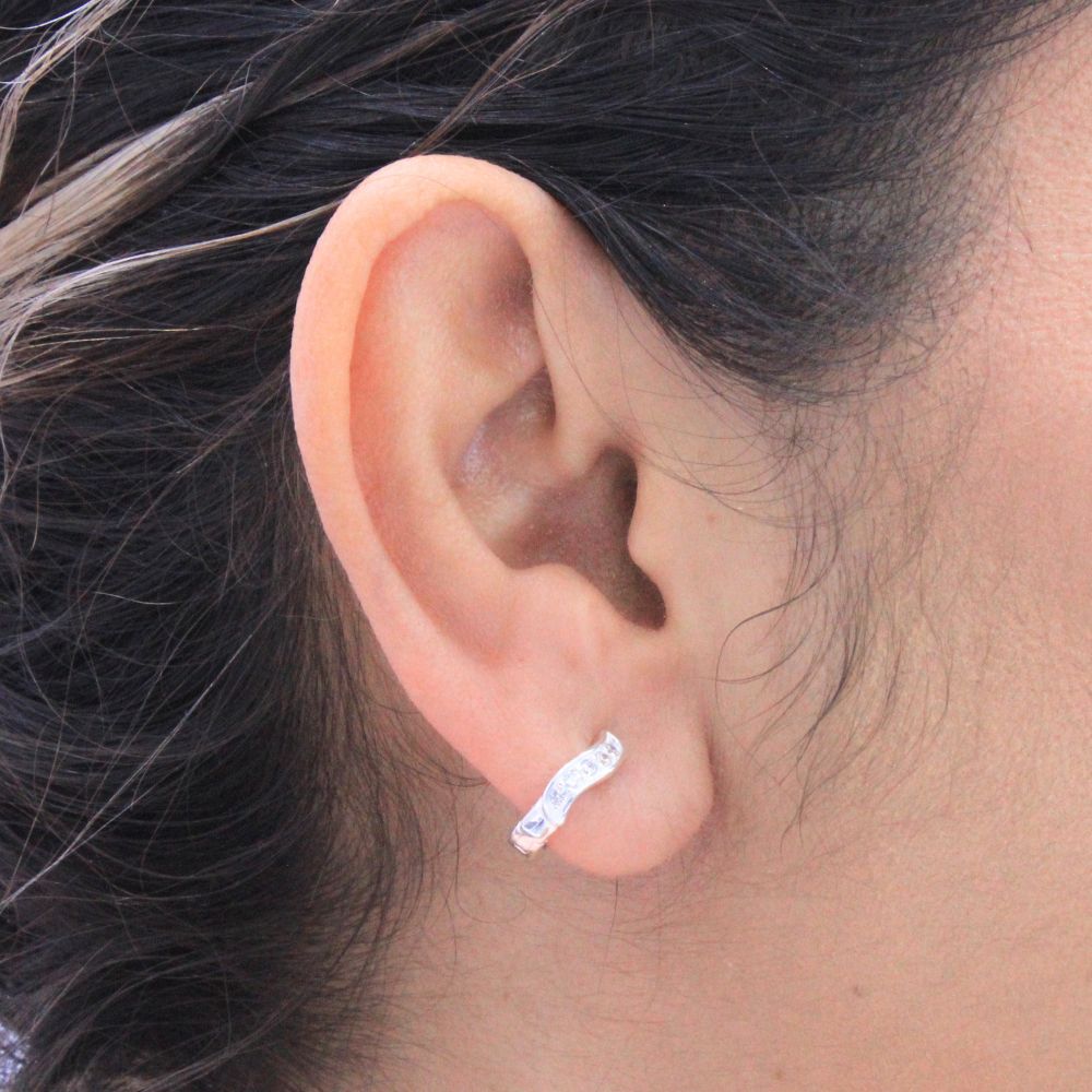 Grapa Elegante con Incrustación de  Zirconias mod. 1010