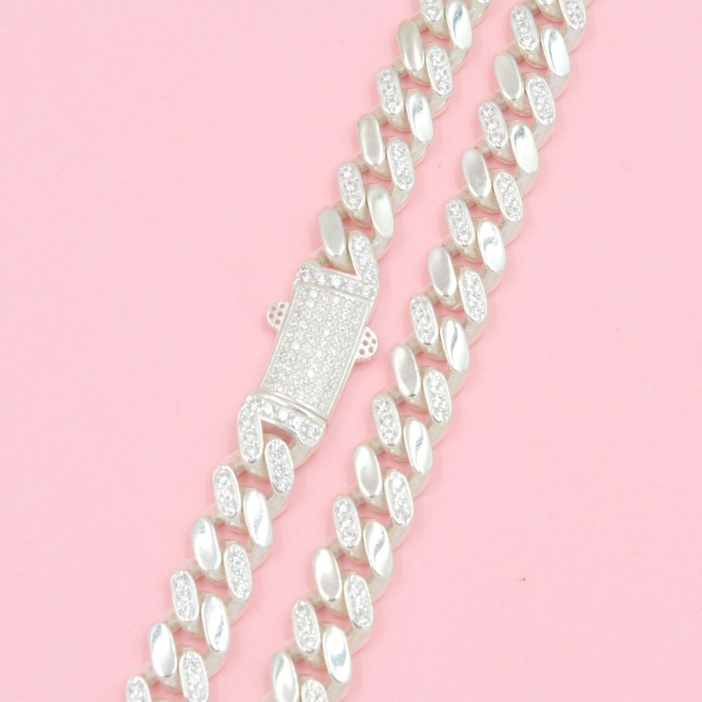 Cadena Especial de Tejido Barbado Hueco con Incrustación de Zirconias y Broche Fino mod. 0762