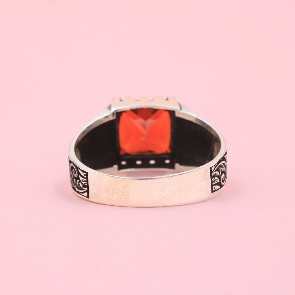 Anillo de Plata .925 Diseño Turco con Incrustación de Granate 1072
