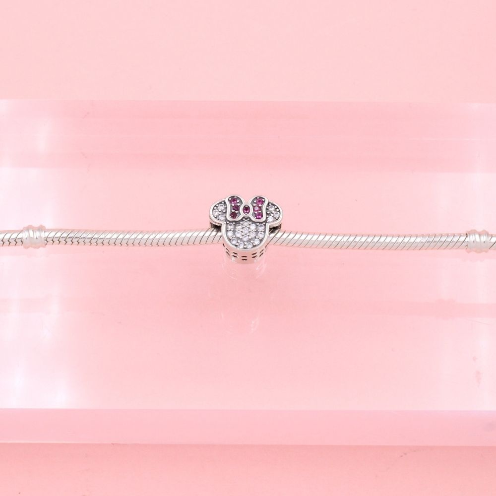 Charm de Plata .925 Minnie Incrustada con Zirconias y Detallada con Calado de Corazones mod. 1316