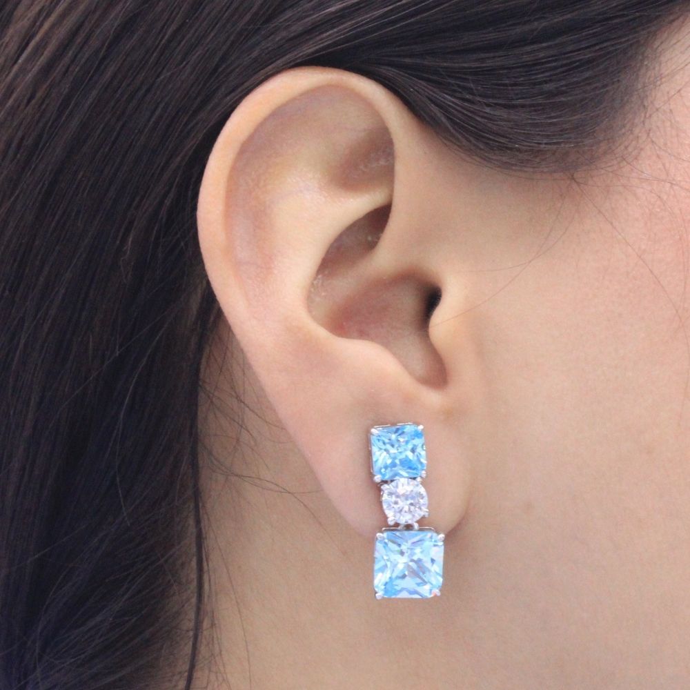 Arete Largo de Plata .925 Diseño Elegante con Moissanitas Cuadradas de Color Azul Cielo mod. 1232