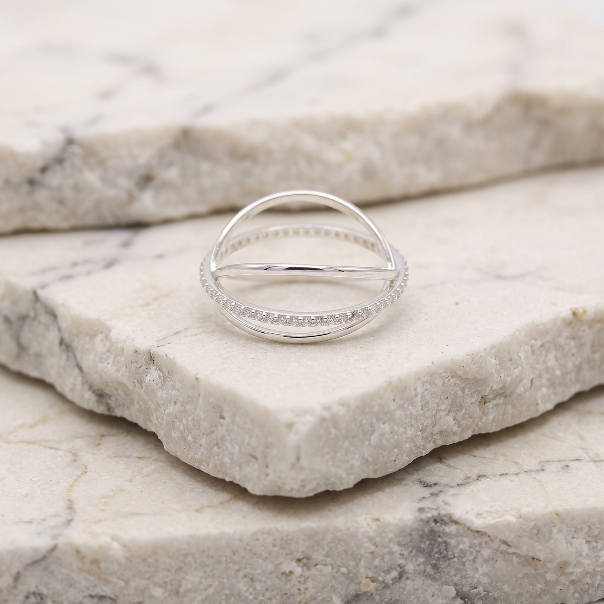 Anillo de Plata. 925 de X de Lineas Entrelazadas Brillantes con Zirconia mod.3265