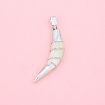 Dije de Caballero Plata .925 Colmillo de Jabalí Tono Blanco mod. 1352