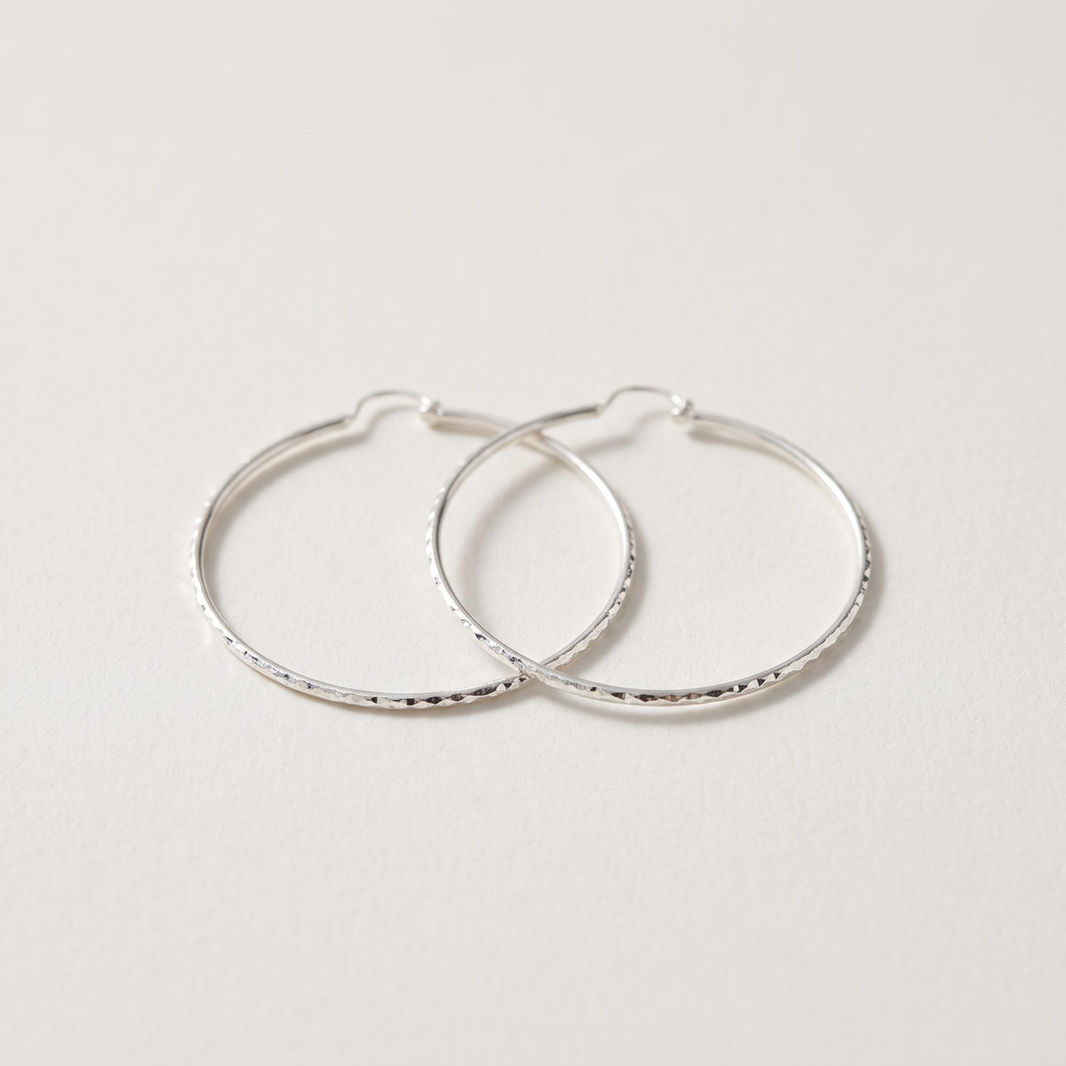 Arracada de Plata .925 con Forma Circular y Cara Externa Diamantada mod. 3310