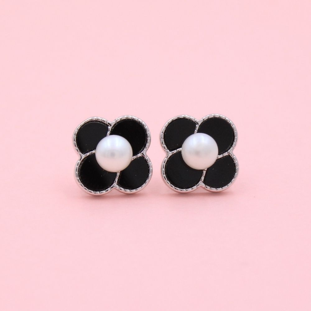 Arete de Plata .925 Diseño de Trébol con Ónix y Perla Natural mod. 1099