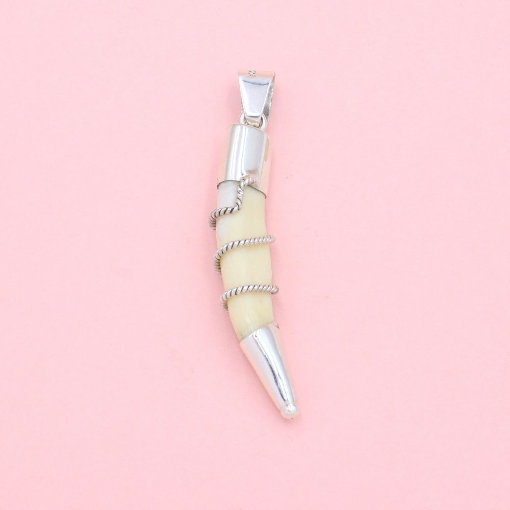 Dije de Caballero Plata .925 Colmillo de Jabalí Tono Amarillo mod. 1353