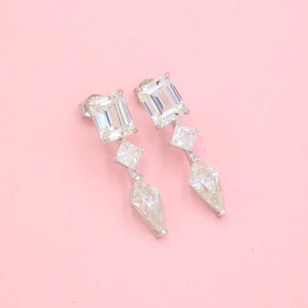 Arete Largo de Plata .925 de Diseño Fino con Moissanitas Elegantes mod. 1234