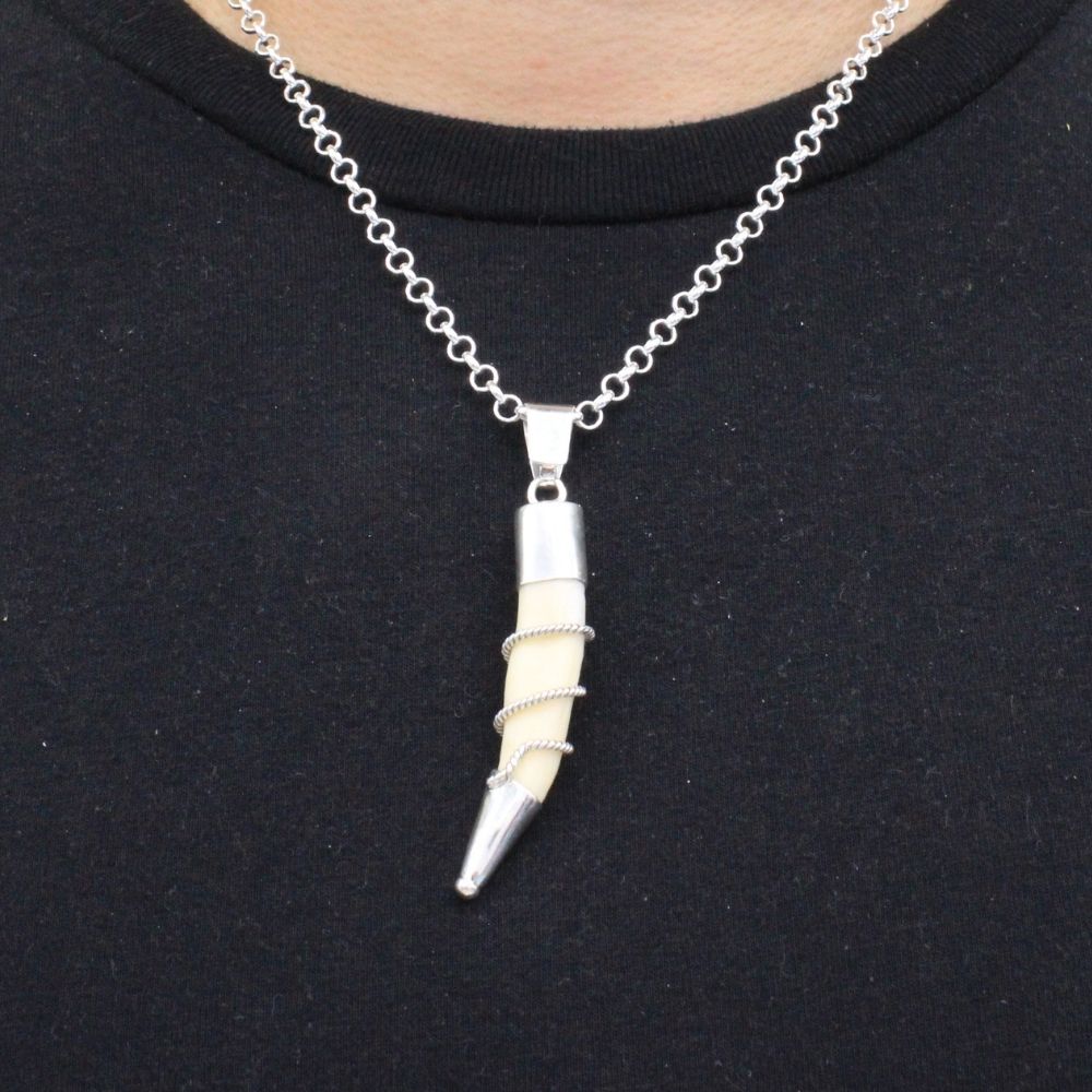 Dije de Caballero Plata .925 Colmillo de Jabalí Tono Amarillo mod. 1353