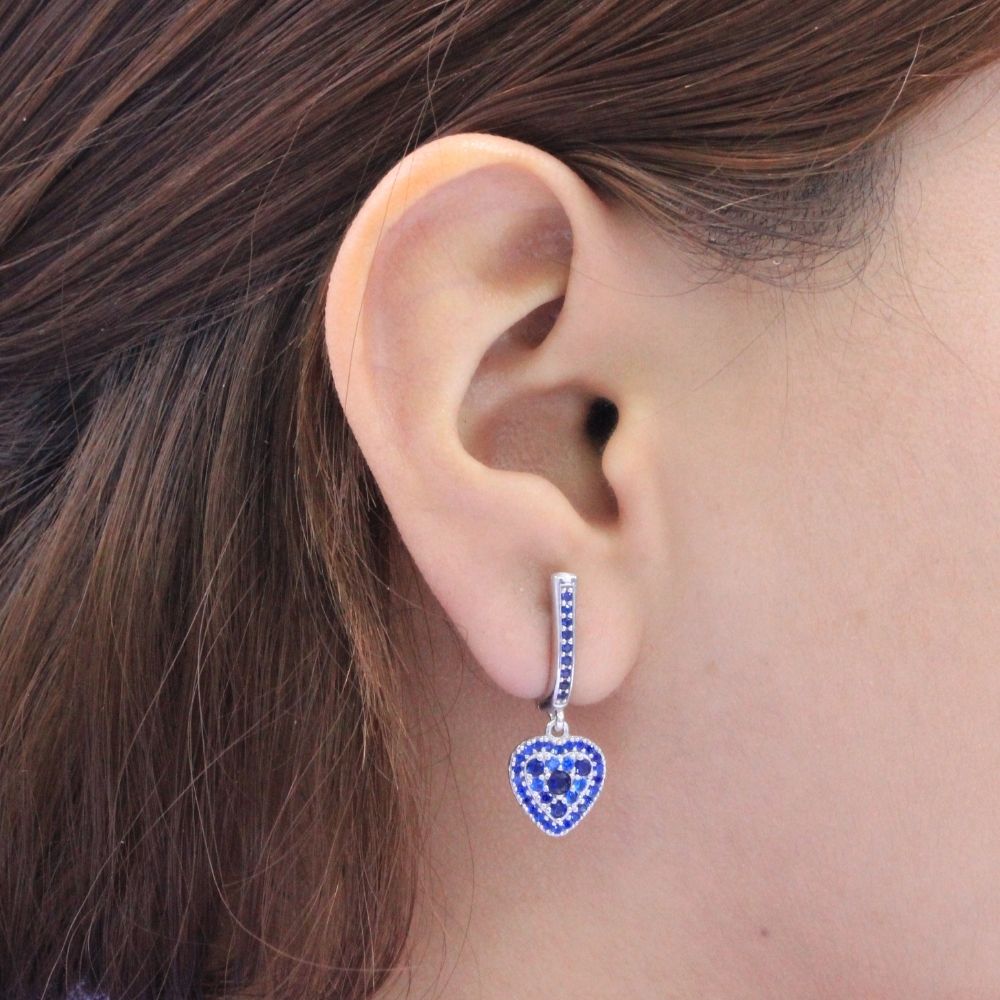 Arete Largo de Plata .925 Diseño de Corazón Incrustado con Zirconia Azul Rey mod. 1101