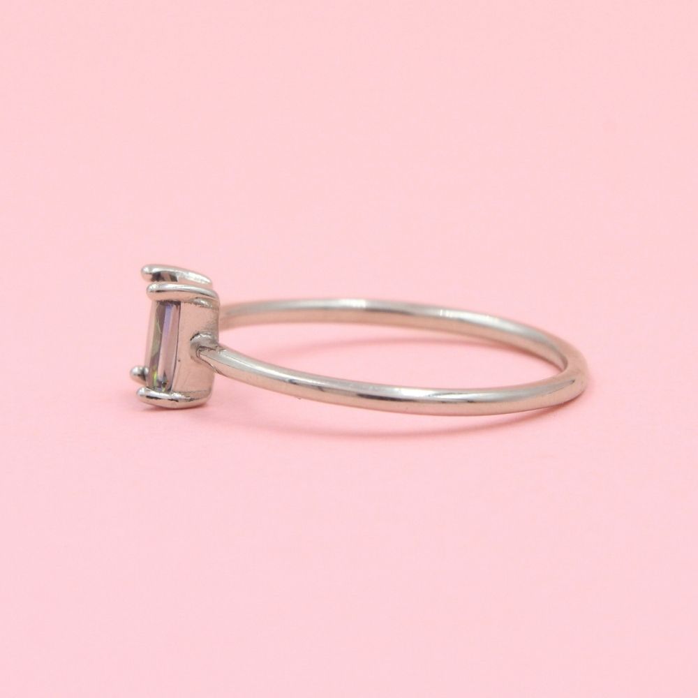 Anillo Especial con Zirconia Fina Color Tornasol mod. 0730