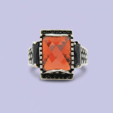 Anillo de Plata .925 Diseño con Zirconia Roja Facetada Cuadrada mod. 1984