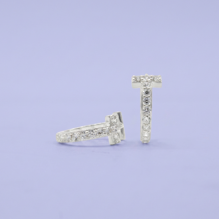 Grapa de Plata .925 Diseño T Incrustado con Zirconia  mod. 2625