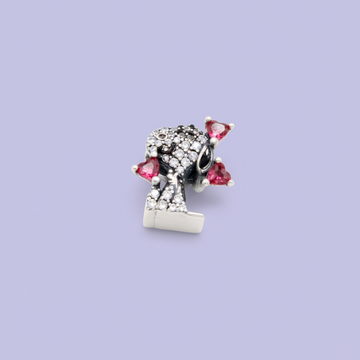 Dije de Plata .925 Estilo Charm de Perro y Corazones con Incrustación de Zirconias mod. 2911