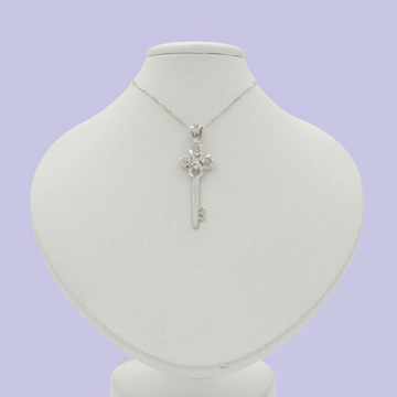 Gargantilla de Plata .925 Llave de Trébol de Cuatro Hojas Detallado con Zirconias mod. 2432