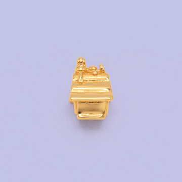 Dije de Plata .925 Estilo Charm con Diseño de Casa de Perro Dorado mod. 2912