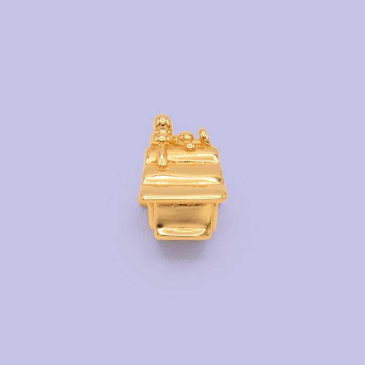 Dije de Plata .925 Estilo Charm con Diseño de Casa de Perro Dorado mod. 2912