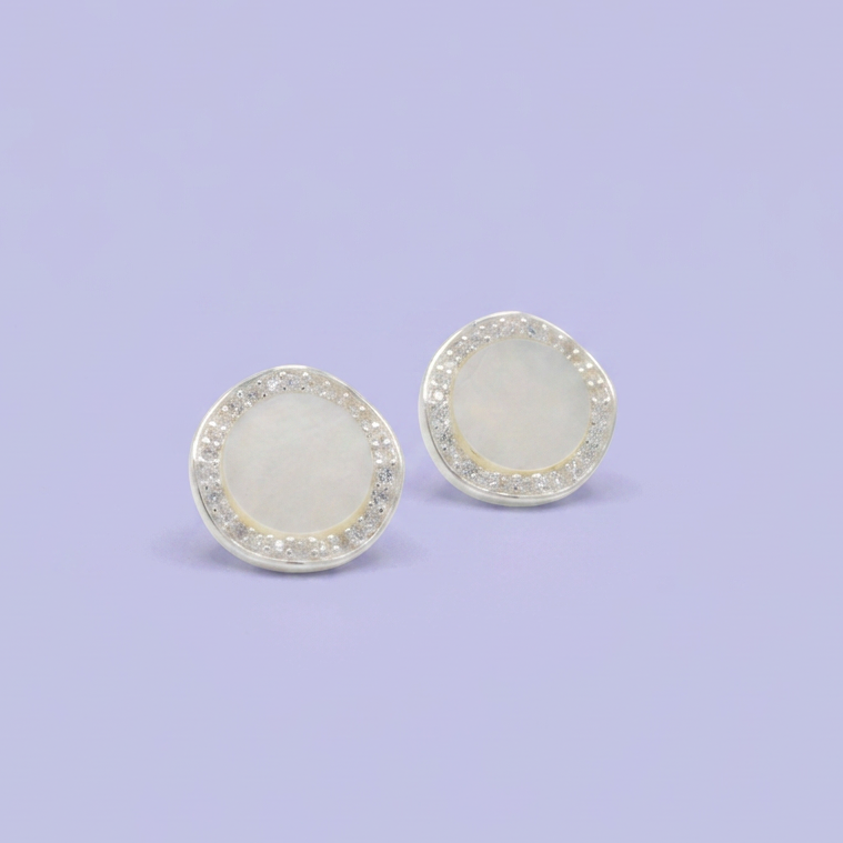 Arete de Plata .925 Madre Perla Circular con Zirconias mod. 2779