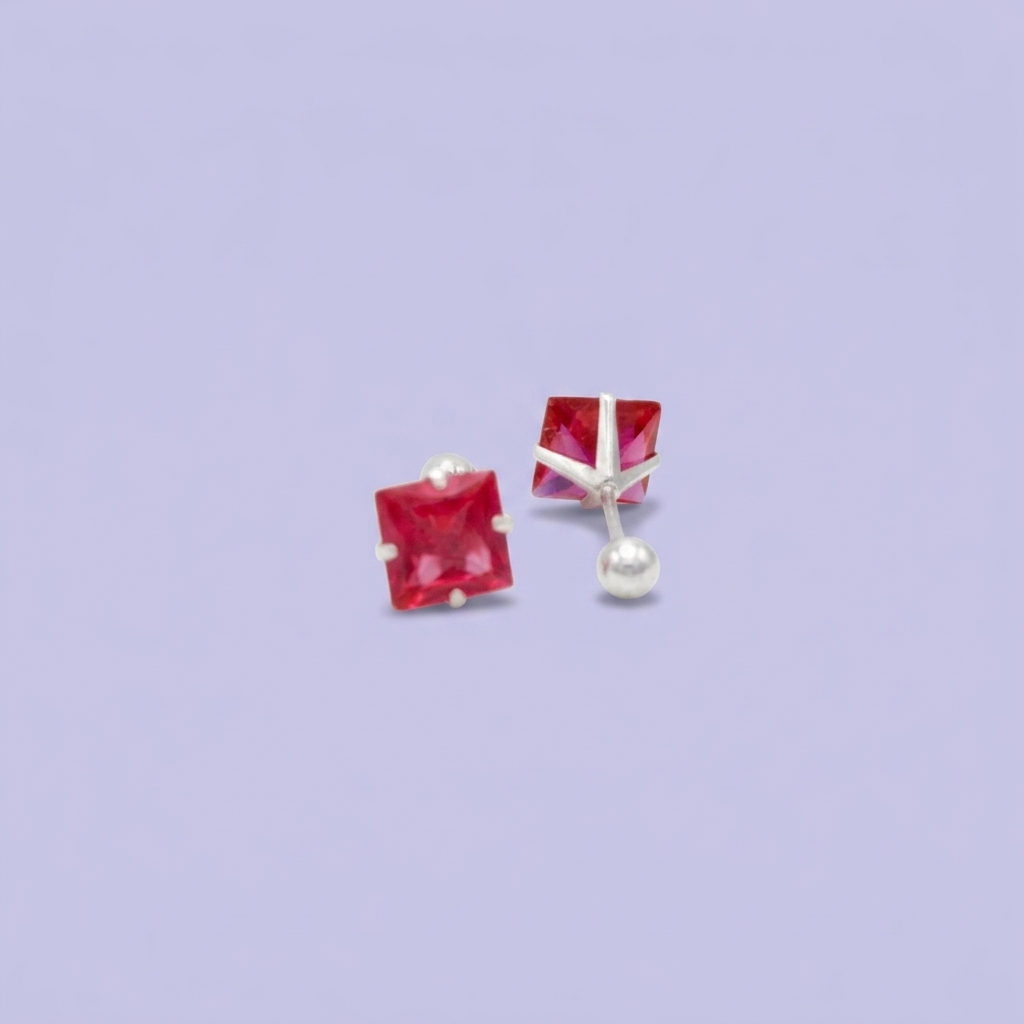 Broquel de Plata .925  Cuadrada con Zirconia Fucsia mod. 3054