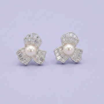 Arete de Plata .925 Diseño de Flor Perla con Zirconias mod. 2777