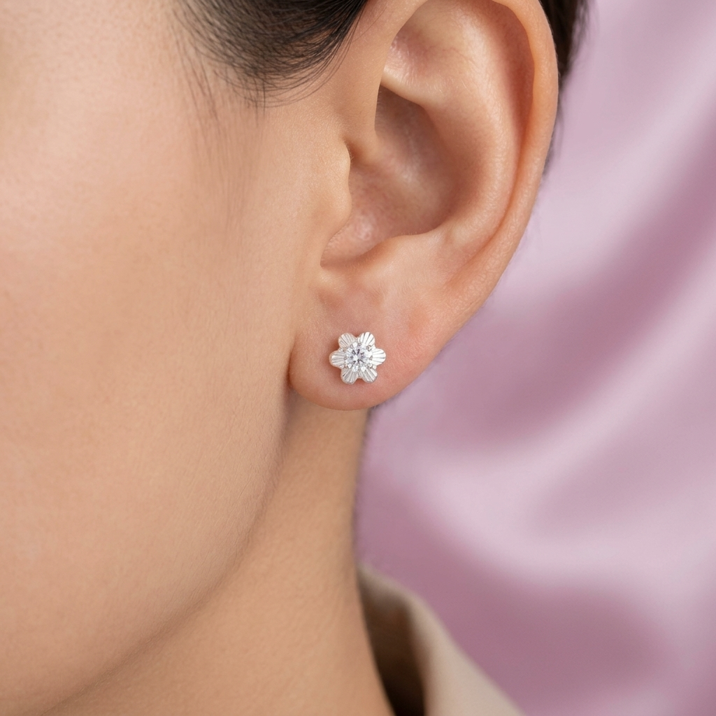 Broquel de Plata .925  Flor Chica con Zirconia Blanca Brillante  mod. 3070