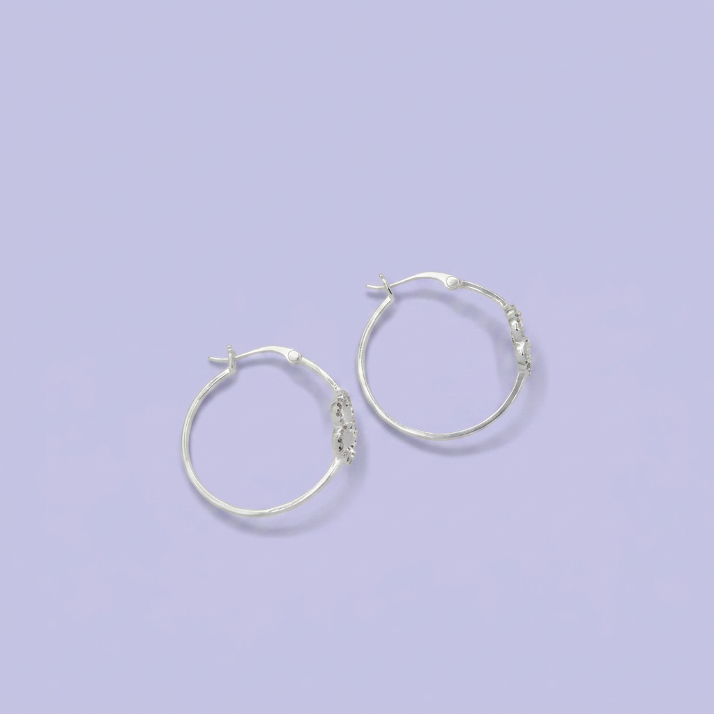 Arracada de Plata .925 Diseño Tubular Hueco con Silueta de Flor con Zirconias  mod. 2638