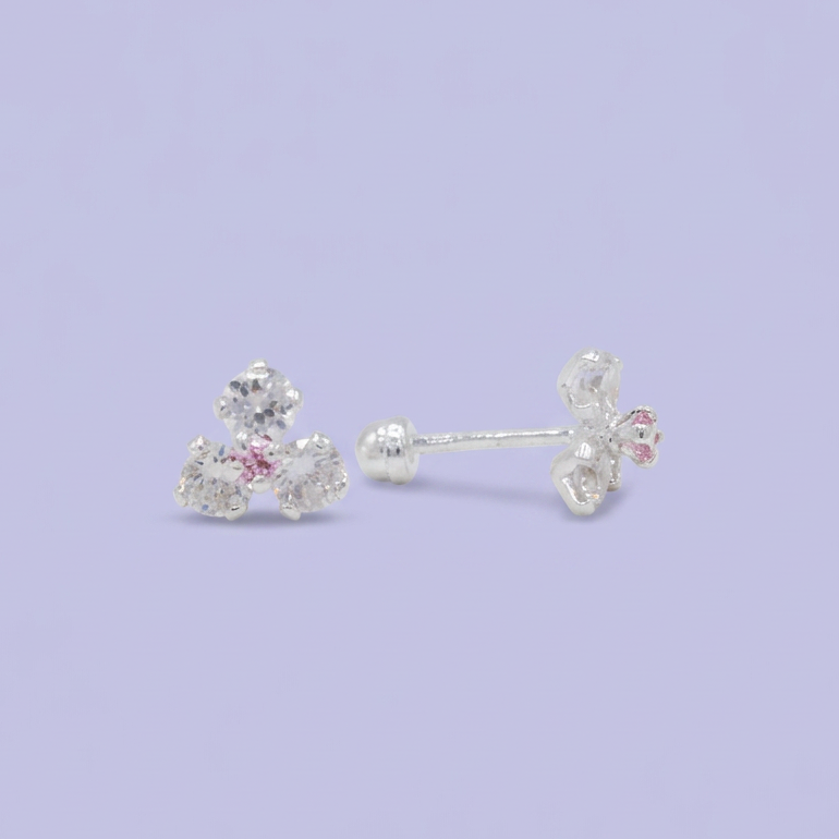 Broquel de Plata .925 Con Diseño de Flor Tres Pétalos con Zirconia Blanca y Centro Rosa  mod. 3058