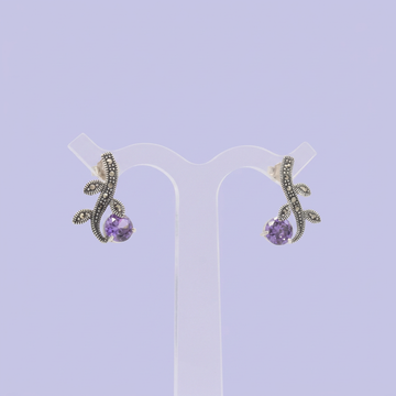 Arete de Plata .925 Fruto de Zirconia Morada Detallado con Marquesitas mod. 3158
