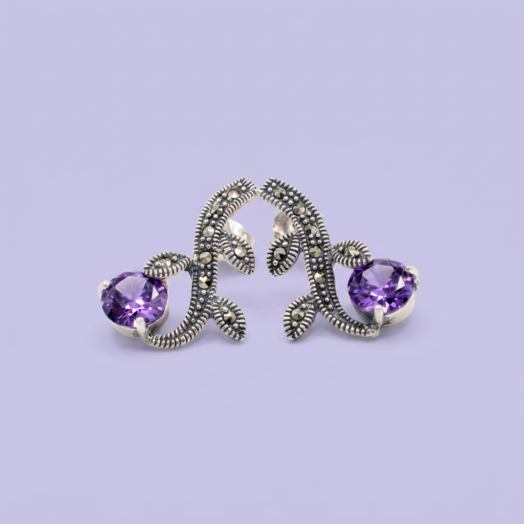 Arete de Plata .925 Fruto de Zirconia Morada Detallado con Marquesitas mod. 3158