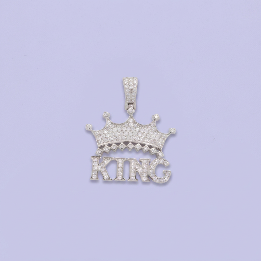 Dije de Plata .925 Diseño KING con Corona Detallado con Zirconias mod. 2883