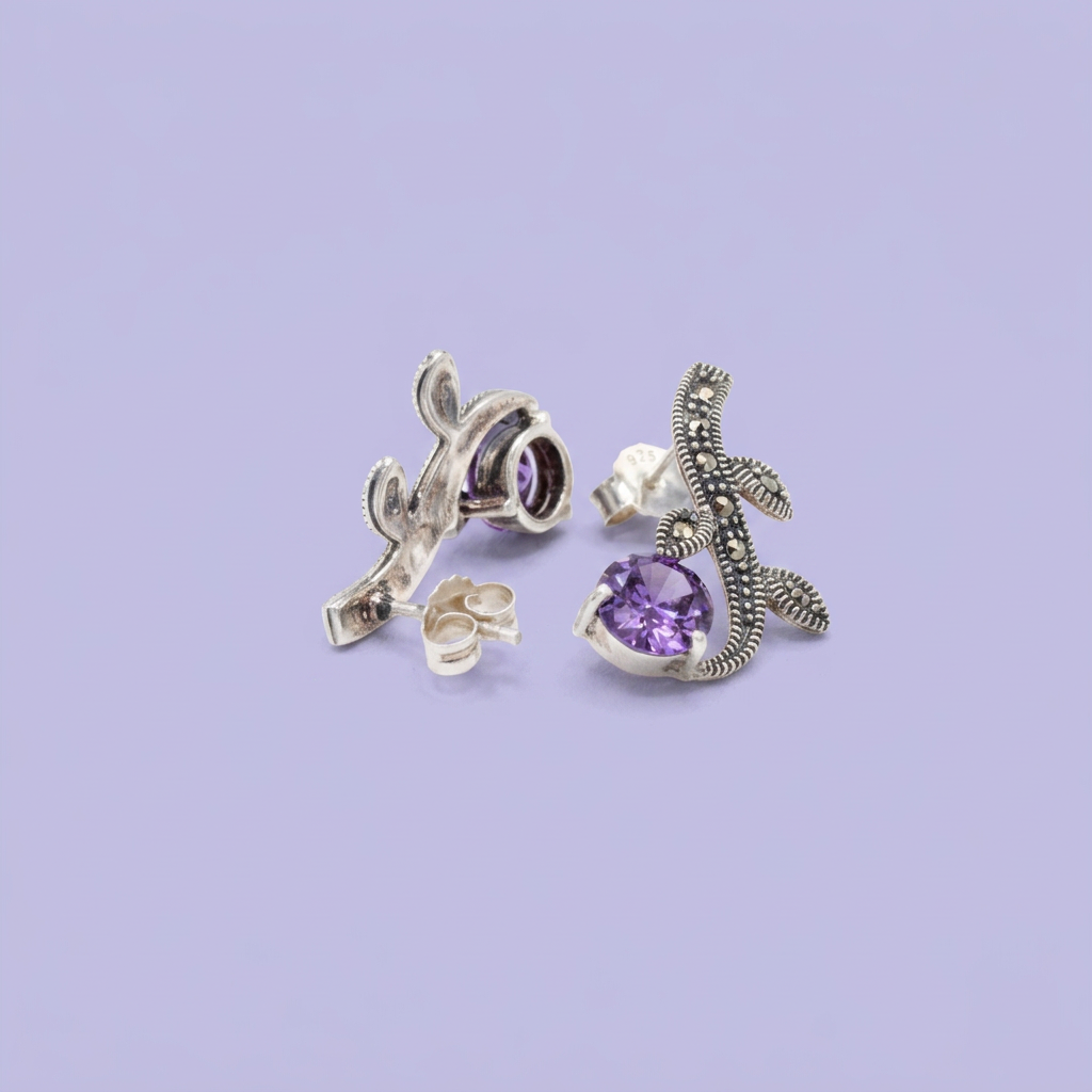 Arete de Plata .925 Fruto de Zirconia Morada Detallado con Marquesitas mod. 3158