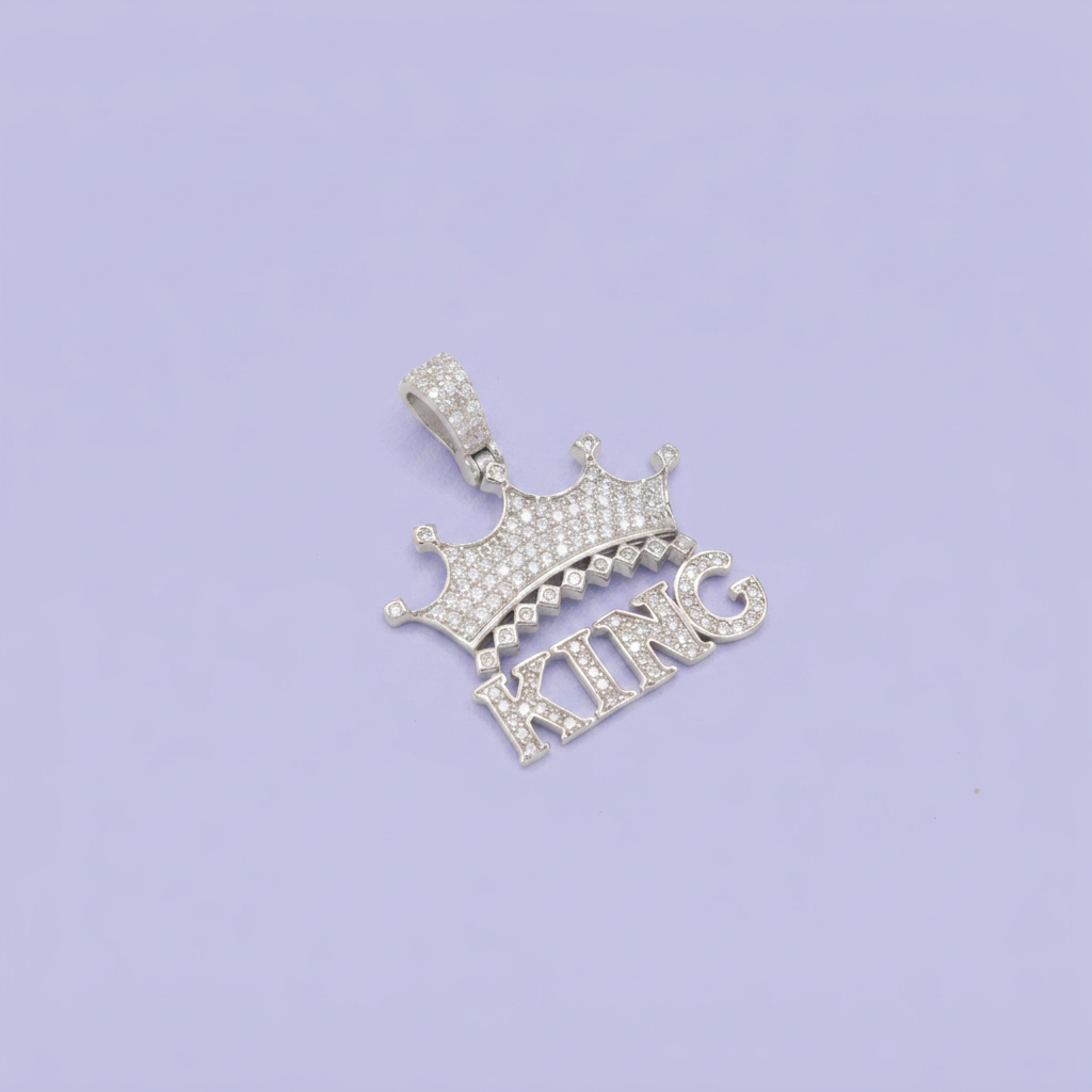 Dije de Plata .925 Diseño KING con Corona Detallado con Zirconias mod. 2883