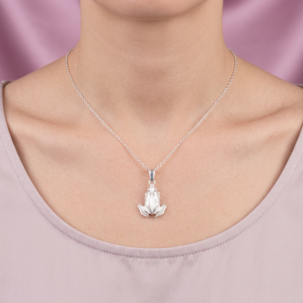 Dije de Plata .925 Rana con Bello Acabado Mate mod. 2313