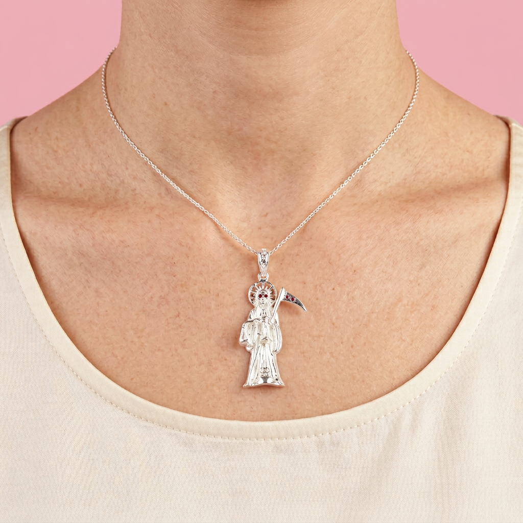 Dije de Plata .925 Santa Muerte con Guadaña Adornada mod. 2195
