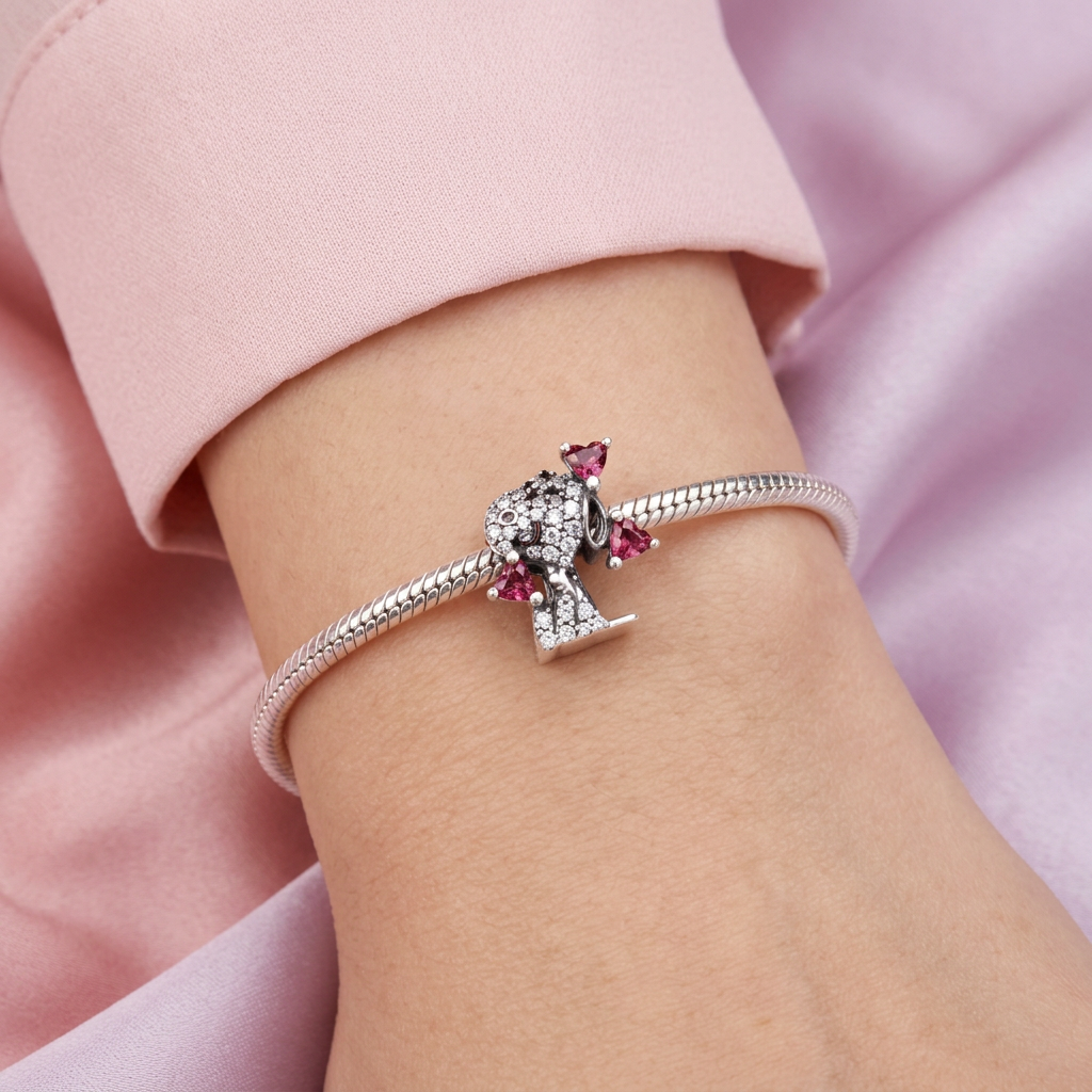 Dije de Plata .925 Estilo Charm de Perro y Corazones con Incrustación de Zirconias mod. 2911