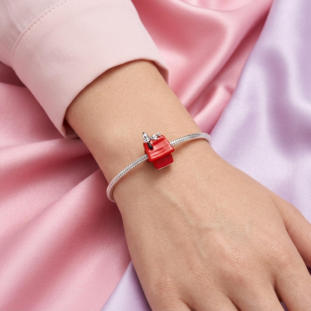 Dije de Plata .925 Estilo Charm con Diseño de Casa de Perro Roja mod. 2913