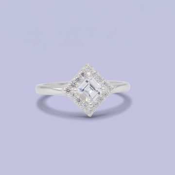Anillo de Plata .925  con Diseño de Rombo con Incustración de Zirconia Blanca mod. 3118