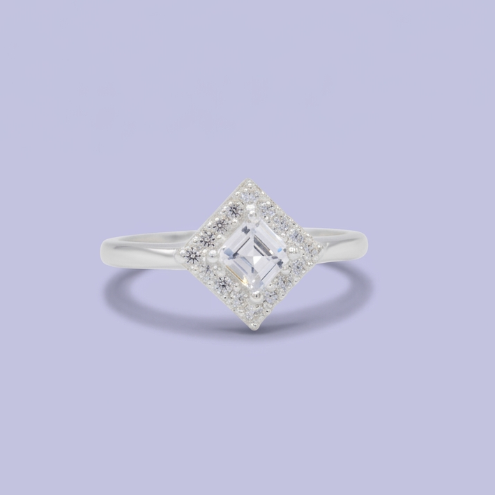 Anillo de Plata .925  con Diseño de Rombo con Incustración de Zirconia Blanca mod. 3118