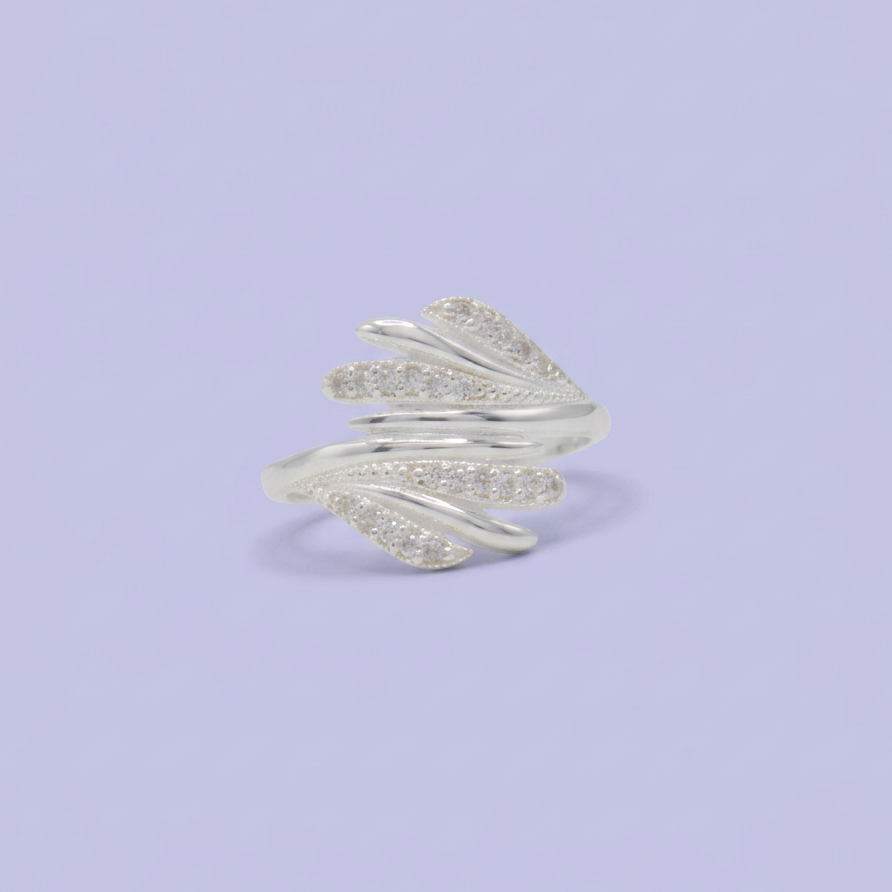 Anillo de Plata .925 Triple Hoja Entrelazada con Incrustación de Zirconia mod. 3141