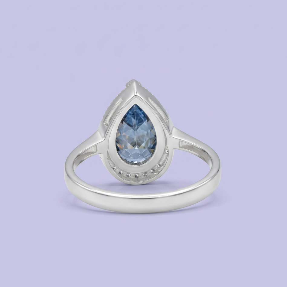 Anillo de Plata .925 Diseño de Gota Azul Marino con Incrustación de Zirconias mod. 3130