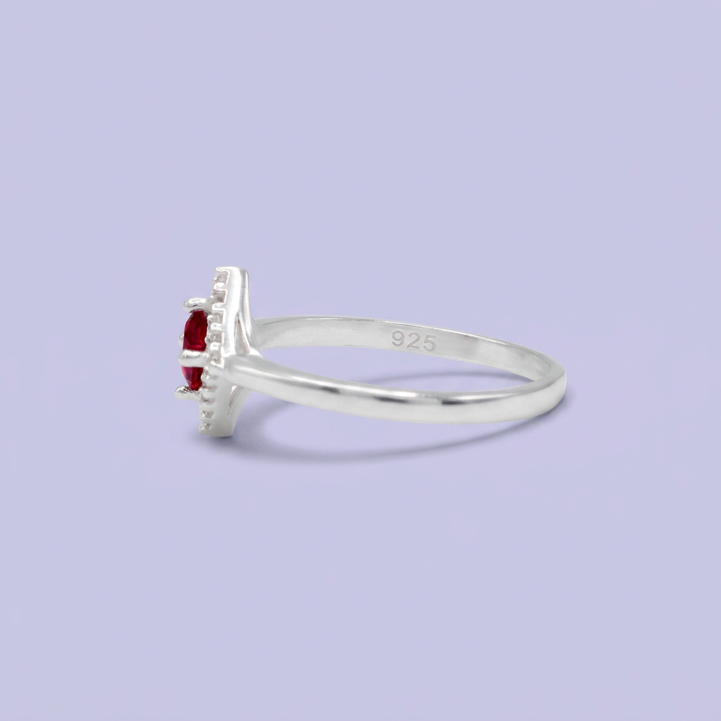 Anillo de Plata .925  con Diseño de Rombo Chico con Zirconia Roja mod. 3123