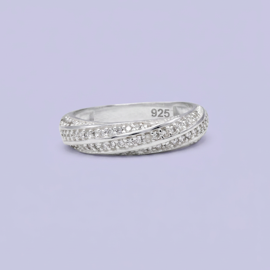 Anillo de Plata .925  Con Diseño Torzal e Incrustación de Zirconias mod. 3138