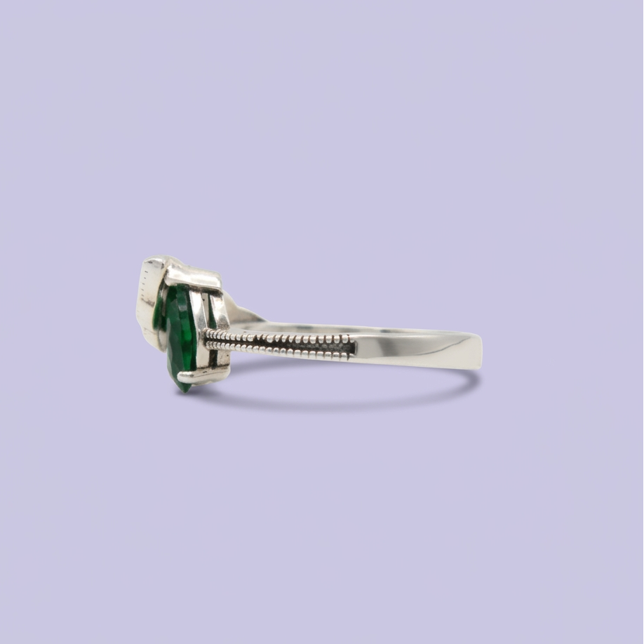 Anillo de Plata .925 Gota y Hoja con Zirconia Verde y Marquesitas mod. 3150