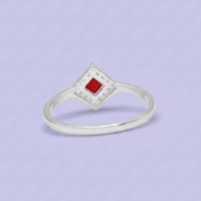 Anillo de Plata .925  con Diseño de Rombo Chico con Zirconia Roja mod. 3123