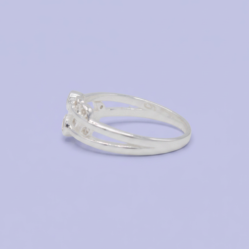 Anillo de Plata .925  con Diseño de Doble Línea con Hojas de Zirconia Blanca mod. 3120
