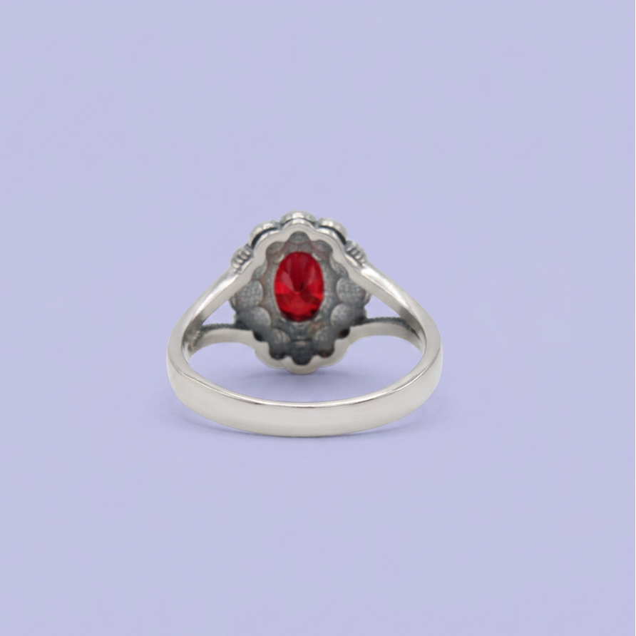 Anillo de Plata .925 Diseño Elegante con Zirconia Color Rojo Rubí y Marquesitas mod. 3153